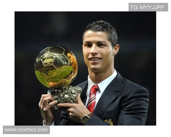 世界顶级足球球星同场亮相整齐列队展现巅峰风采 世界顶级足球球星同场亮相整齐列队展现巅峰风采