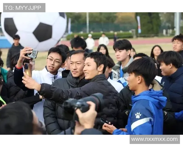 美国足球球星加盟中国职业联赛推动中美体育交流与发展新机遇