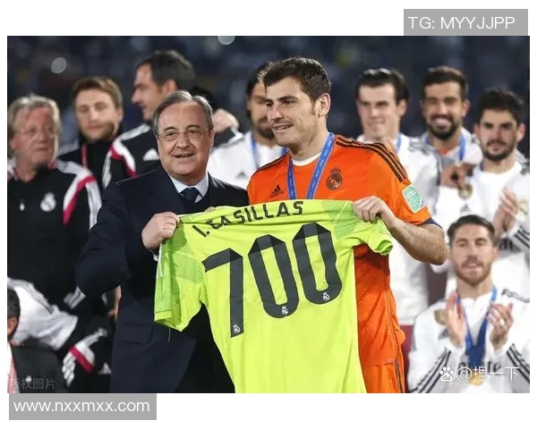 足球巨星齐聚一堂，共享辉煌瞬间的经典合影展示